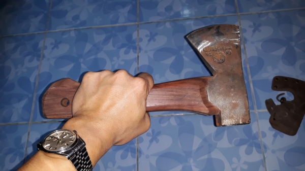 ขายขวานเสือตัดแต่งทรง ขนาด1 1/4 ปอน MADE IN SWEDEN.