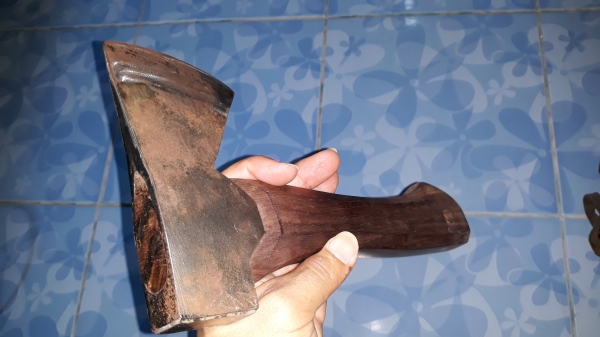 ขายขวานเสือตัดแต่งทรง ขนาด1 1/4 ปอน MADE IN SWEDEN.