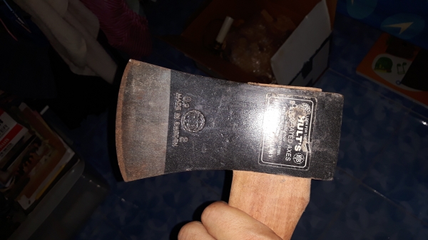 ขายขวานตราเสือสวีเดน2 ปอน MADE IN SWEDEN. ด้ามไม้ประดู่