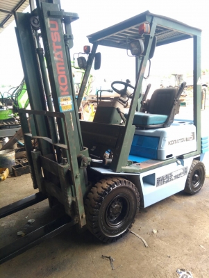 รถฟอร์คลิฟต์ KOMATSU FG15-15 รถเก่านอกพึ่งนำเข้ามา ยังไม่เคยใช้งานในไทย เกียร์ออโต้ ยางตัน 4 เส้น ยกสูง 3 เมตร ไฟฟ้าหน้าปัดครบ พร้อมใช้งาน มีเอกสารใบอินวอยซ์