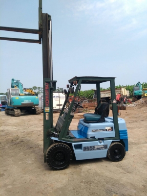 รถฟอร์คลิฟต์ KOMATSU FG15-15 รถเก่านอกพึ่งนำเข้ามา ยังไม่เคยใช้งานในไทย เกียร์ออโต้ ยางตัน 4 เส้น ยกสูง 3 เมตร ไฟฟ้าหน้าปัดครบ พร้อมใช้งาน มีเอกสารใบอินวอยซ์