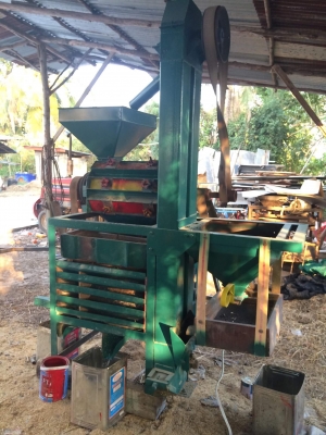 ขายโรงสีข้าว หิน 24 พร้อมมอเตอร์ 5 แรง กับลูกยางใหม่ พร้อมใช้