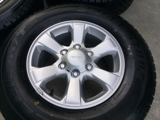 ล้อแม็กป้ายแดง ISUZU D-MAX 1.9 Blue Power ขอบ 16 พร้อมยางป้ายแดง Bridgestone 245-70-16 ปี 17 แม็กสวยกริ๊บ ตุ่มเด้งๆ มีเส้นสี