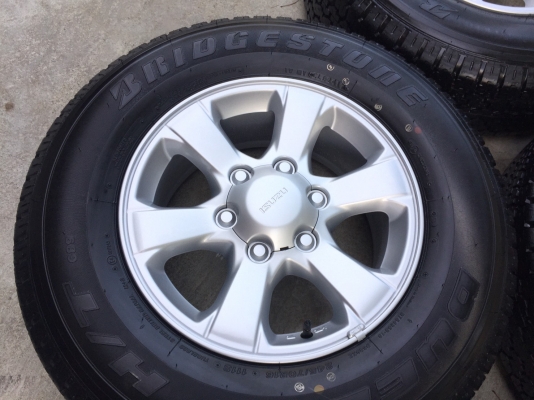 ล้อแม็กป้ายแดง ISUZU D-MAX 1.9 Blue Power ขอบ 16 พร้อมยางป้ายแดง Bridgestone 245-70-16 ปี 17 แม็กสวยกริ๊บ ตุ่มเด้งๆ มีเส้นสี