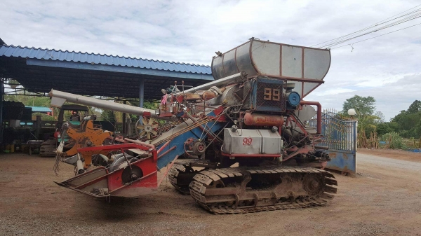 ขายด่วนรถเกี่ยวข้าวพร้อมใช้งาน ติดต่อ 0970709318 ต้อม ดูคลิปการเกี่ยวได้ด้านล่าง