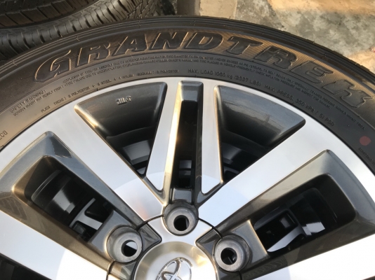 ล้อพร้อมยางป้ายแดง TOYOTA NEW FORTURNER ปี 17 สวยกริปทุกวง เส้นสี ตุ่มชัดๆ