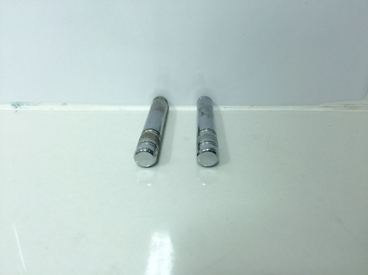 ขายปุ่มล็อคเหล็กประตูรถ DAIHATSU รุ่น MIRA L80 แท่งกลม