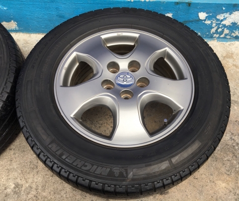 ล้อแม็ก Toyota Vigo Champ สีเทาดำ ขอบ 16 พร้อมยาง Michelin 215-65-16 ปี 14