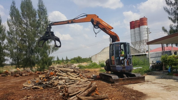 ขายรถแบ็คโค HITCHI60คีบไม้ เครื่องฟิตใหม่ช่วงล่างดีเอวแน่นทำงานไว สภาพพร้อมใช้งาน คีบขึ้นคอกเกษตรได้ วีดีโอการทำงานhttpsyoutu.bepuB2nPfHtGE