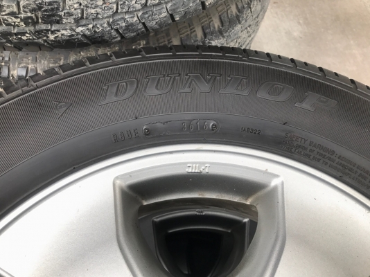 ล้อแม็ก Toyota Vigo Champ สีเทาดำ ขอบ 16 พร้อมยาง 215-65-16 Dunlop ปลายปี 16 ยางหนาปึกทุกเส้น