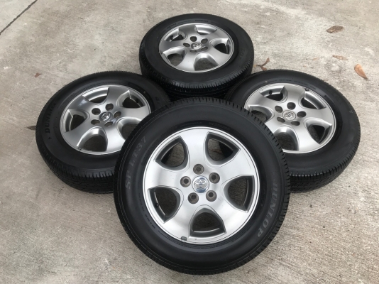 ล้อแม็ก Toyota Vigo Champ สีเทาดำ ขอบ 16 พร้อมยาง 215-65-16 Dunlop ปลายปี 16 ยางหนาปึกทุกเส้น
