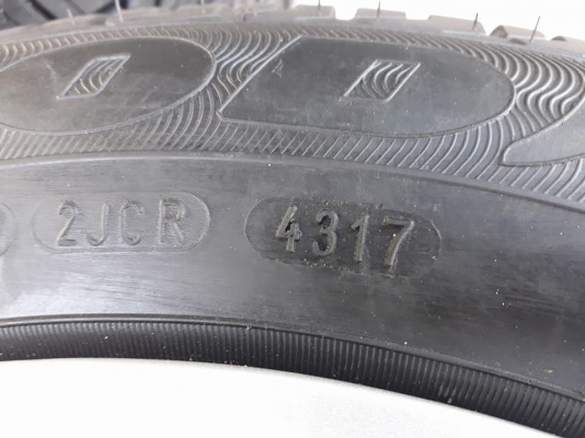 ขายล้อแม็กป้ายแดง jazz 15"&times;5.5" พร้อมยางปี17 สนใจติดต่อร้าน ก.เจริญการยางครับ 081-3747940