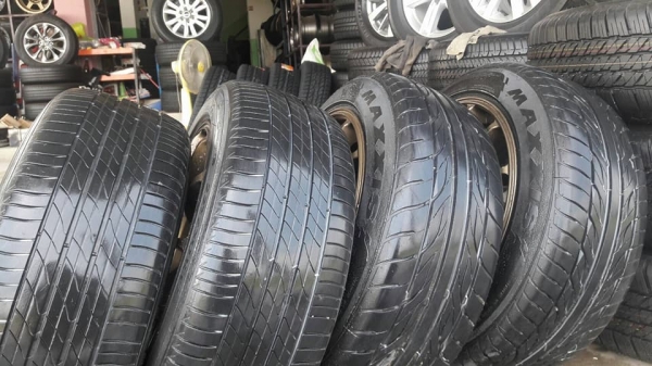 ขายล้อแม็กมือ2 advan rs 17"&times; f8" x r9" et20 ยางปี14,17สนใจติดต่อร้าน ก.เจริญการยางครับ 081-3747940