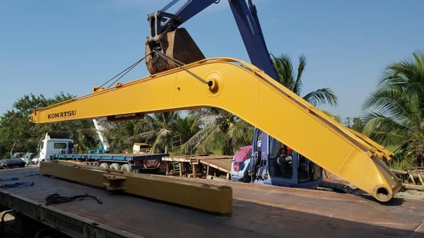 สินค้าเก่านอก สภาพสวย ขายถูกด่วนๆ บูม-อาร์ม สำหรับรถขุดไซค์ 200 / ราคาเพียง 160,000 บาท สนใจรีบติดต่อ 0819337688