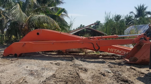 สินค้าเก่านอก สภาพสวย ขายถูกด่วนๆ บูม-อาร์มพร้อมบุ๊งกี๋ รถขุดไซค์ 200 / ราคาเพียง 200,000 บาท สนใจรีบติดต่อ 0819337688