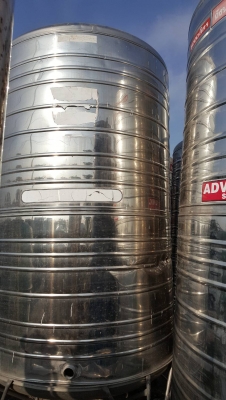 ขายถังน้ำสแตนเลสมือสอง มีหลายใบ3000 4000 5000