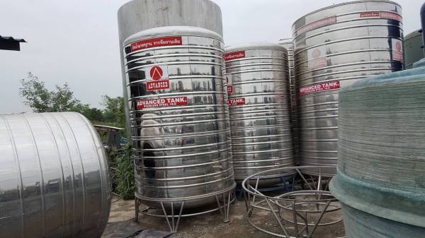 ขายถังน้ำสแตนเลสมือสอง มีหลายใบ3000 4000 5000