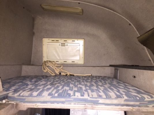 ขายหมวกใส่หัวเก๋งรถบรรทุก10ล้อ,หัวลาก มีที่นอนอยู่ในหมวก มีช่องแอร์,หน้าต่าง,มุ่งลวด สนใจติดต่อ 0860801238