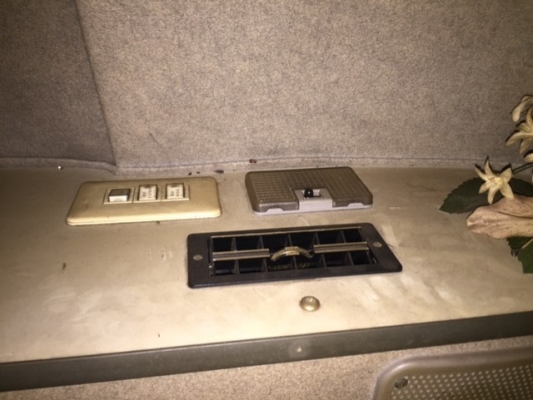 ขายหมวกใส่หัวเก๋งรถบรรทุก10ล้อ,หัวลาก มีที่นอนอยู่ในหมวก มีช่องแอร์,หน้าต่าง,มุ่งลวด สนใจติดต่อ 0860801238