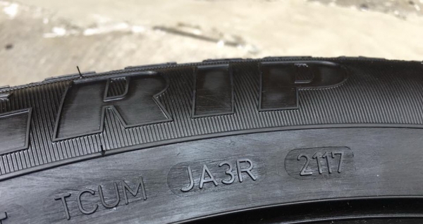 ล้อแม็กป้ายแดง Ford Everest ขอบ20 พร้อมยางป้ายแดง Goodyear 265-50-20 ปี 17 สวยกริ๊บ เส้นสีชัดๆทุกเส้น