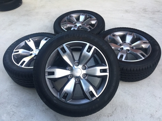 ล้อแม็กป้ายแดง Ford Everest ขอบ20 พร้อมยางป้ายแดง Goodyear 265-50-20 ปี 17 สวยกริ๊บ เส้นสีชัดๆทุกเส้น