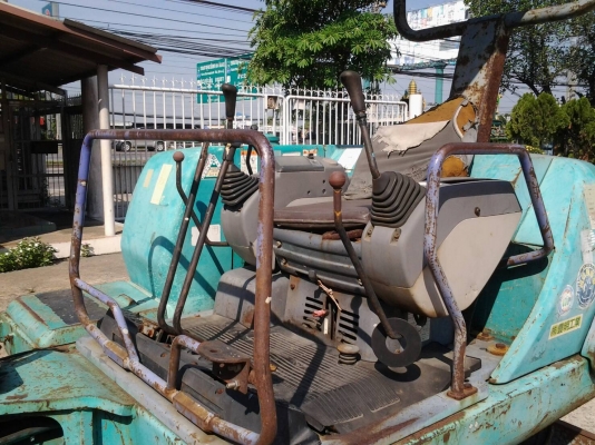 แบ็คโฮPC25-8มีลายหัวแย็ก