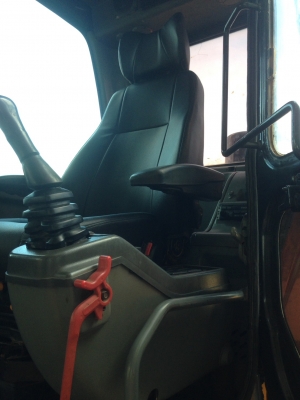 ขายรถแบคโฮ VOLVO EC210B PR1ME เอกสารอินวอย ไมล์ ู6100 ชม.ราคา 950000