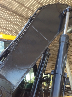 ขายรถแบคโฮ VOLVO EC210B PR1ME เอกสารอินวอย ไมล์ ู6100 ชม.ราคา 950000