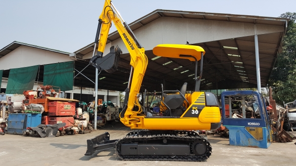ขาย รถขุด KOMATSU รุ่น PC30-7- มือสองญี่ปุ่น แทรกเหล็ก สลัก บูทเอวแน่น 100\% สวยพร้อมใช้งาน มือถือ 0818753444