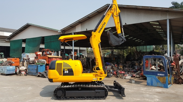 ขาย รถขุด KOMATSU รุ่น PC30-7- มือสองญี่ปุ่น แทรกเหล็ก สลัก บูทเอวแน่น 100\% สวยพร้อมใช้งาน มือถือ 0818753444