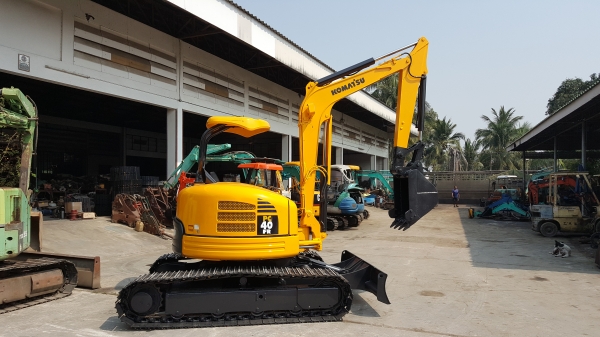 ขาย รถขุด KOMATSU รุ่น PC40FR มือสองญี่ปุ่น แทรกเหล็ก สลัก บูทเอวแน่น 100\% สวยพร้อมใช้งาน มือถือ 0818753444