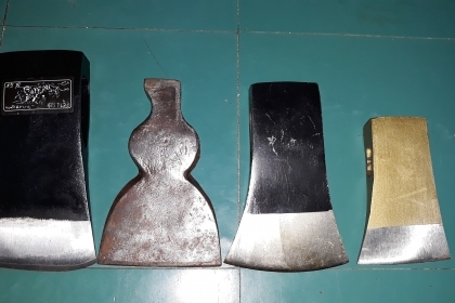 ขายขวานตราเสือขนาด1 1/4ปอน MADE IN SWEDEN. ขายขวานตราเสือขนาด1 1/4ปอน MADE IN SWEDEN.