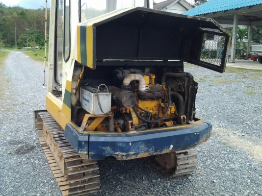 ขายรถแบ๊คโฮ KOMATSU PC30 รุ่น 3 มีเก๋ง สภาพสวยๆเดิมๆ