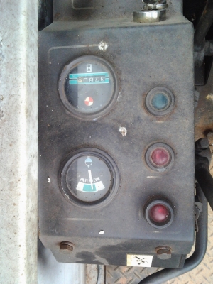 ขายรถแบ๊คโฮ KOMATSU PC30 รุ่น 3 มีเก๋ง สภาพสวยๆเดิมๆ