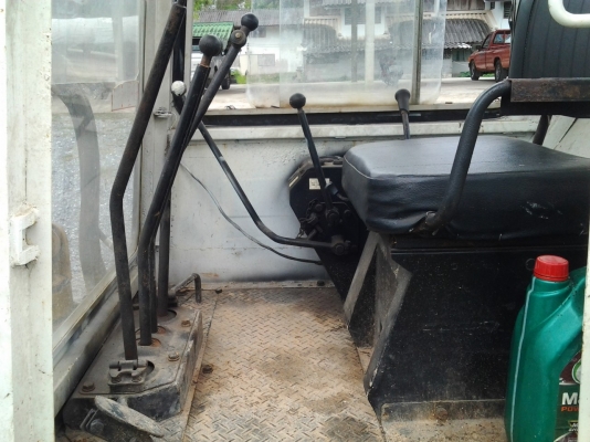 ขายรถแบ๊คโฮ KOMATSU PC30 รุ่น 3 มีเก๋ง สภาพสวยๆเดิมๆ