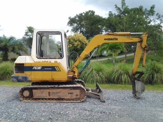 ขายรถแบ๊คโฮ KOMATSU PC30 รุ่น 3 มีเก๋ง สภาพสวยๆเดิมๆ