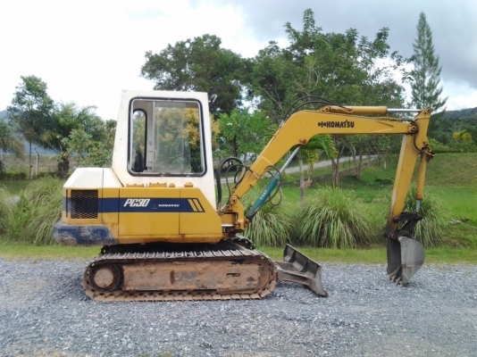 ขายรถแบ๊คโฮ KOMATSU PC30 รุ่น 3 มีเก๋ง สภาพสวยๆเดิมๆ ขายรถแบ๊คโฮ KOMATSU PC30 รุ่น 3 มีเก๋ง สภาพสวยๆเดิมๆ