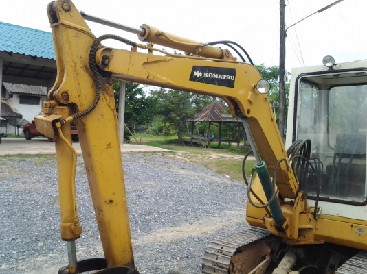 ขายรถแบ๊คโฮ KOMATSU PC30 รุ่น 3 มีเก๋ง สภาพสวยๆเดิมๆ