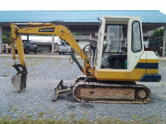 ขายรถแบ๊คโฮ KOMATSU PC30 รุ่น 3 มีเก๋ง สภาพสวยๆเดิมๆ ขายรถแบ๊คโฮ KOMATSU PC30 รุ่น 3 มีเก๋ง สภาพสวยๆเดิมๆ