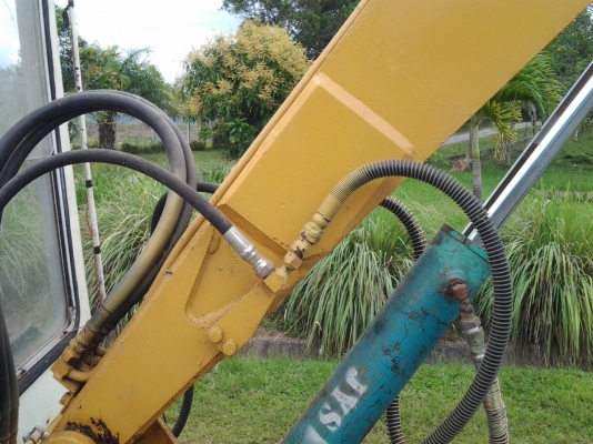 ขายรถแบ๊คโฮ KOMATSU PC30 รุ่น 3 มีเก๋ง สภาพสวยๆเดิมๆ