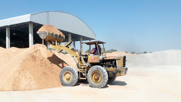 ขายด่วน รถตัก JH30B สภาพพร้อมใช้งาน เครื่องเกียร์ดี ตักหินตักทรายอยู่ครับ สนใจ สอบถาม 093-0764943 Kตั้ม