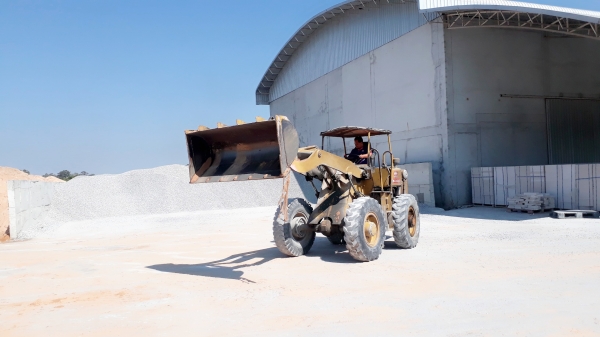 ขายด่วน รถตัก JH30B สภาพพร้อมใช้งาน เครื่องเกียร์ดี ตักหินตักทรายอยู่ครับ สนใจ สอบถาม 093-0764943 Kตั้ม