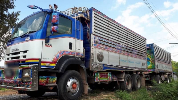 ขายดาวน์ 550,000 ISUZU DECA 360 ปี 53 แม่ลูกดั้มเกษตร  แม่ดั้มยาว 6.20 ม. ลูก 3 คาน ยาว 7.0 ม. ดั้มอู่ ส.สมบัติ ดาวน์ 550,000 ค้าง 3 งวด  ผ่อน 60,000&times;34 รถอยู่ นางรอง 090-772-3710 090-772-3708