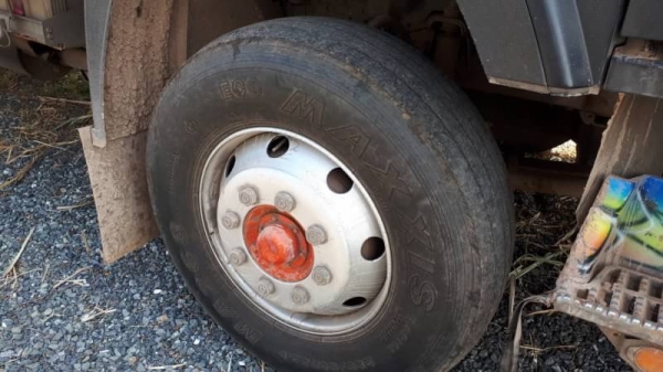 ขายดาวน์ 550,000 ISUZU DECA 360 ปี 53 แม่ลูกดั้มเกษตร  แม่ดั้มยาว 6.20 ม. ลูก 3 คาน ยาว 7.0 ม. ดั้มอู่ ส.สมบัติ ดาวน์ 550,000 ค้าง 3 งวด  ผ่อน 60,000&times;34 รถอยู่ นางรอง 090-772-3710 090-772-3708