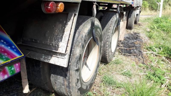 ขายดาวน์ 550,000 ISUZU DECA 360 ปี 53 แม่ลูกดั้มเกษตร  แม่ดั้มยาว 6.20 ม. ลูก 3 คาน ยาว 7.0 ม. ดั้มอู่ ส.สมบัติ ดาวน์ 550,000 ค้าง 3 งวด  ผ่อน 60,000&times;34 รถอยู่ นางรอง 090-772-3710 090-772-3708