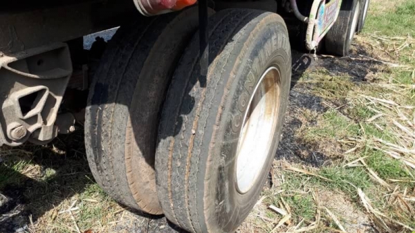 ขายดาวน์ 550,000 ISUZU DECA 360 ปี 53 แม่ลูกดั้มเกษตร  แม่ดั้มยาว 6.20 ม. ลูก 3 คาน ยาว 7.0 ม. ดั้มอู่ ส.สมบัติ ดาวน์ 550,000 ค้าง 3 งวด  ผ่อน 60,000&times;34 รถอยู่ นางรอง 090-772-3710 090-772-3708