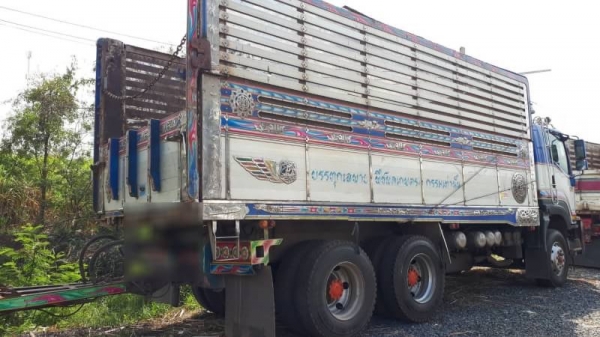 ขายดาวน์ 550,000 ISUZU DECA 360 ปี 53 แม่ลูกดั้มเกษตร  แม่ดั้มยาว 6.20 ม. ลูก 3 คาน ยาว 7.0 ม. ดั้มอู่ ส.สมบัติ ดาวน์ 550,000 ค้าง 3 งวด  ผ่อน 60,000&times;34 รถอยู่ นางรอง 090-772-3710 090-772-3708