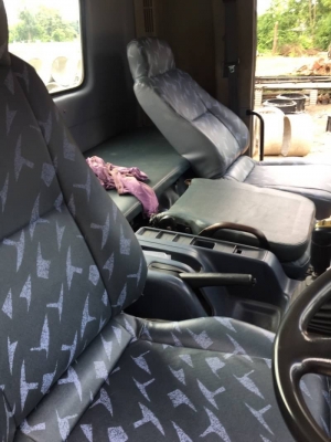 ขาย 1,490,000 หัวลากโรเบท HINO MEGA 260 แรง เครื่องดี เกียร์แรง หาง 2 เพลา สวยพร้อมบรรไดพับขึ้นรถ รถสวยเอกสารพร้อมโอน รถอยู่ ราชบุรี 090-772-3710 090-772-3708