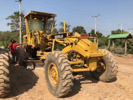 ขาย 1,400,000 รถเกรด CAT  12 G 61 M -8035 เครื่องดี เกียร์แรง ยางดี เอกสารเล่มทะเบียน รถอยู่ นครสวรรค์ 090-772-3710 090-772-3708