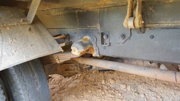 ขาย 335,000 หกล้อดั้ม HIN0 KM777 เครื่อง 117 เครื่องดี  คัชชีสวย  รถพร้อมใช้  เอกสารเล่มทะเบียน รถอยู่ อุบลฯ 090-772-3710 090-772-3708